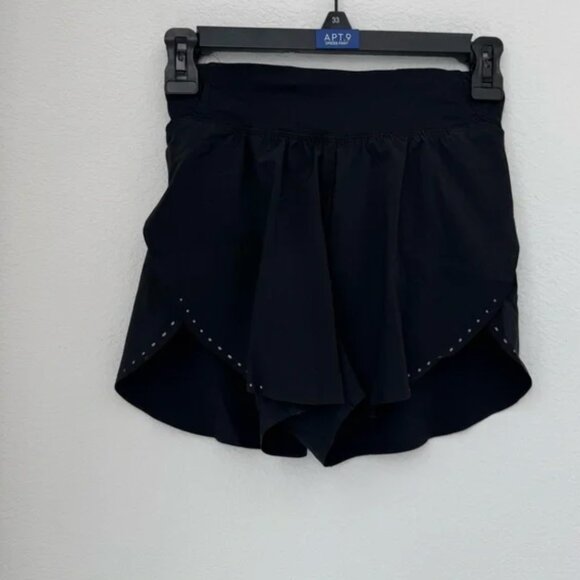 Lululemon Black Shorts Size 0 Fast and Free - Picture 1 of 3